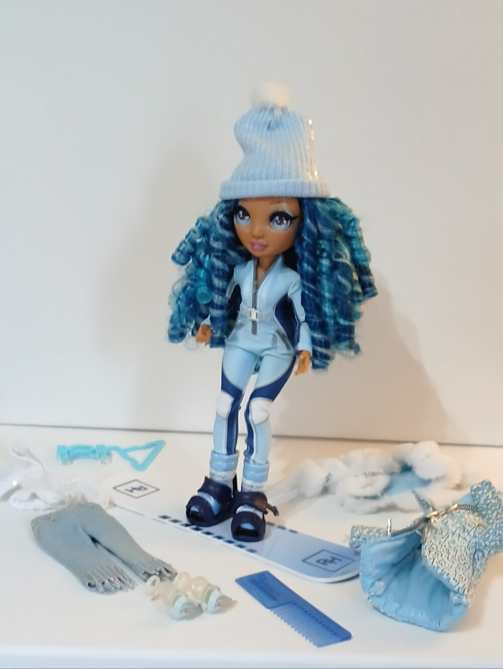 Rainbow High Winter Break Skylar Bradshaw - Second Outfit & Accessories